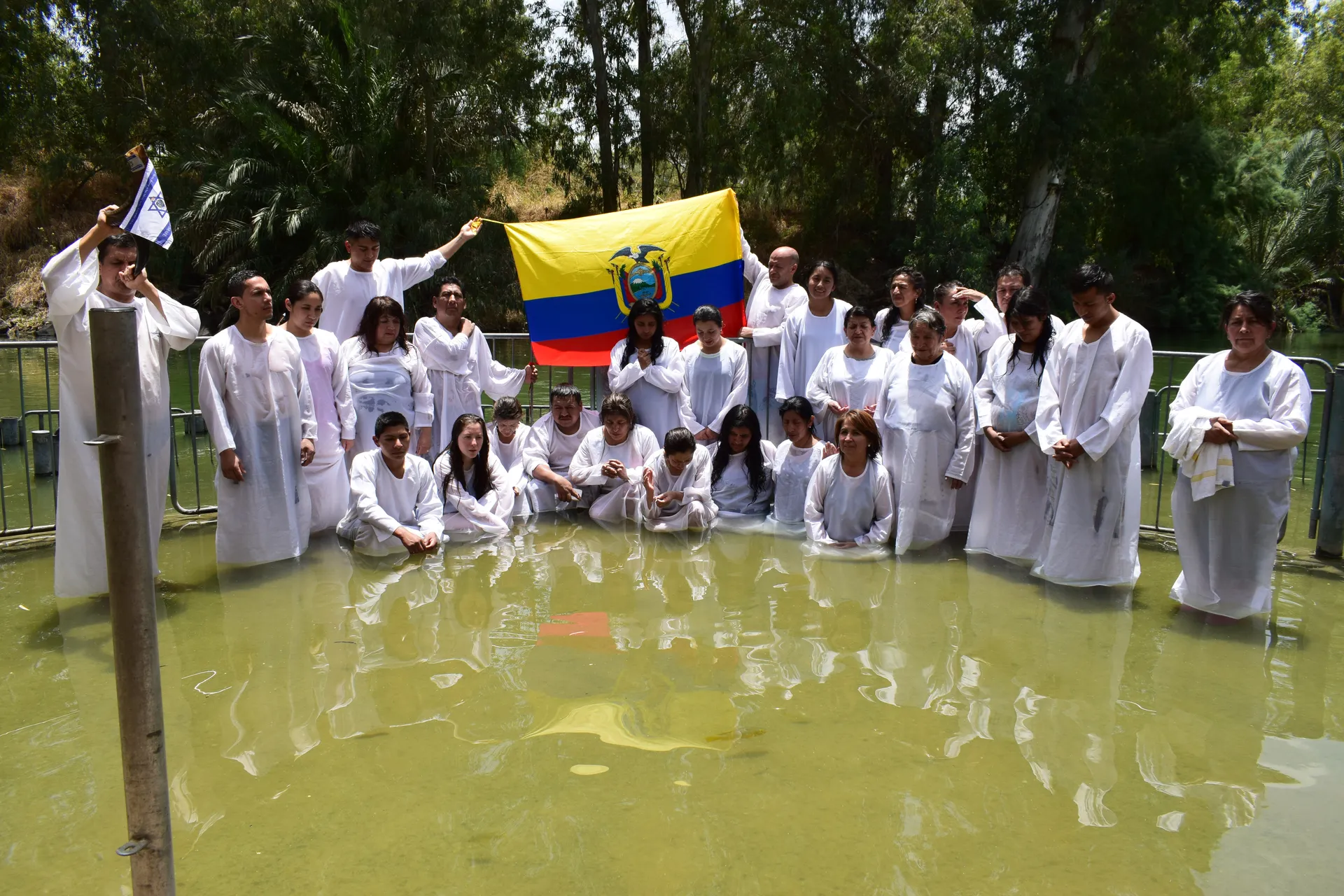 Bautizo en el río Jordán - Tour a Israel