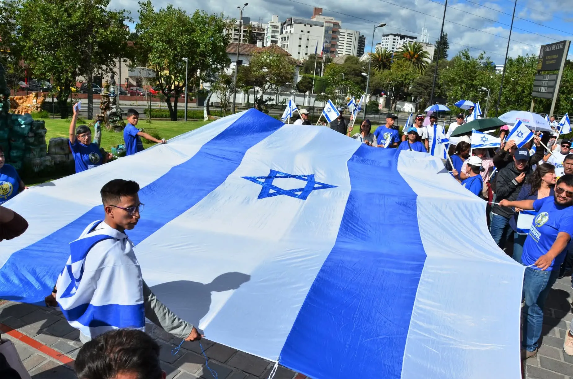 Marcha de la Vida con bandera de Israel